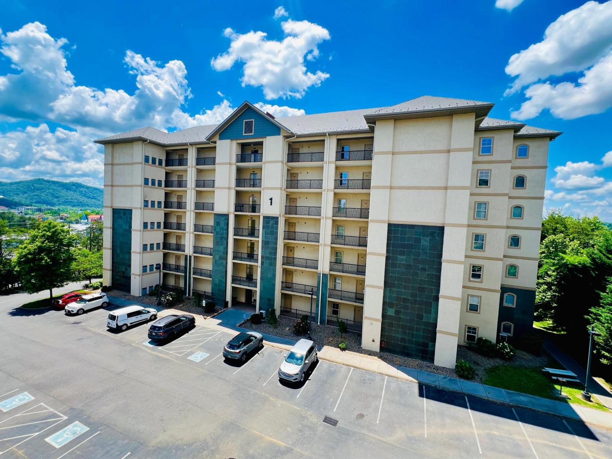 A Bear'S Hibernation Condo Pigeon Forge Exterior photo