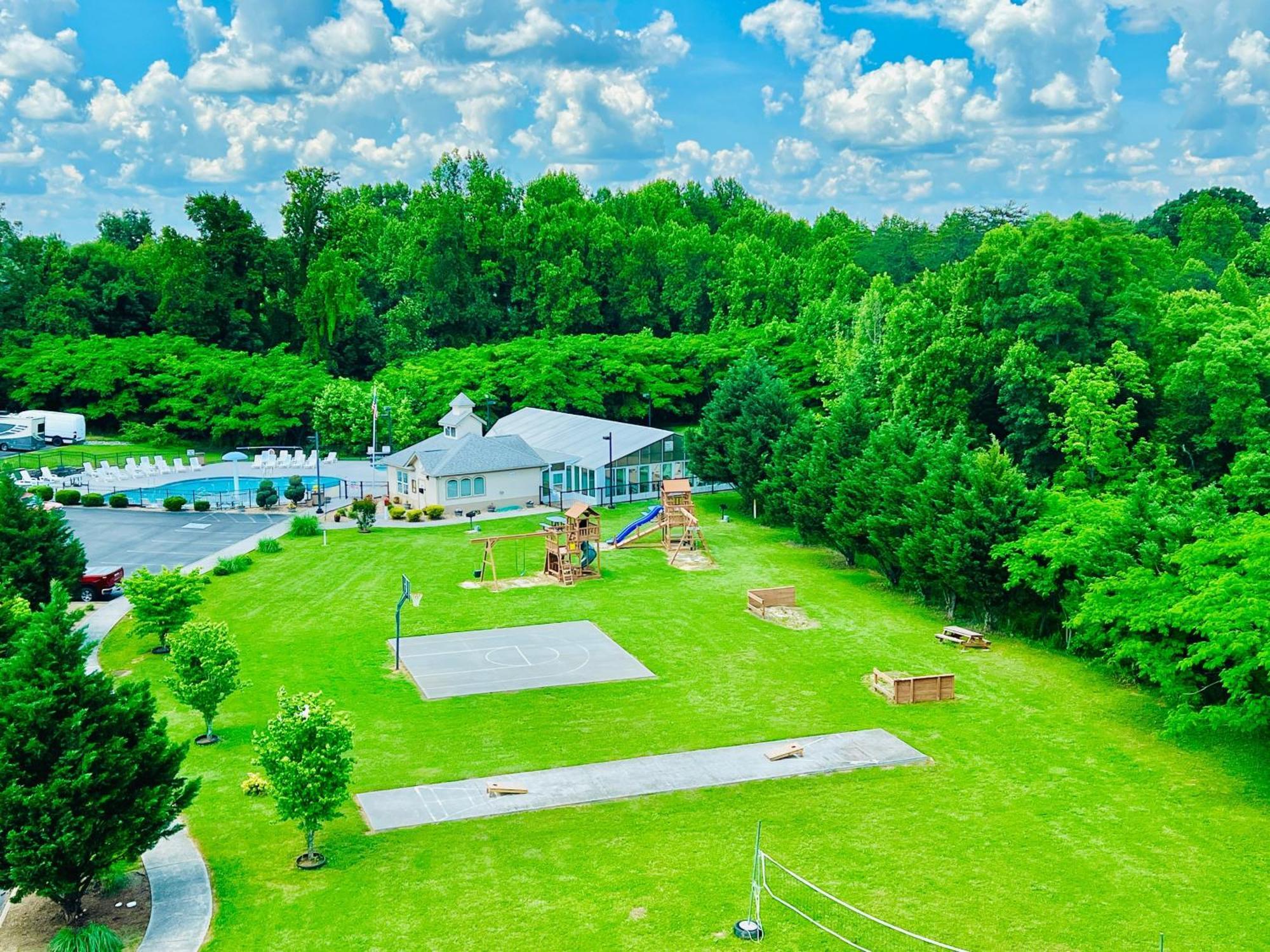 A Bear'S Hibernation Condo Pigeon Forge Exterior photo